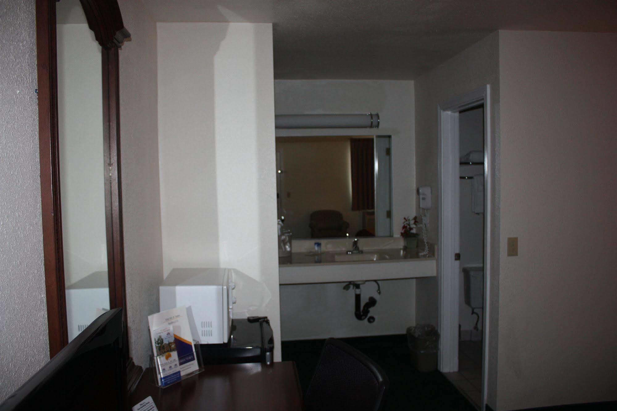Value Inn & Suites レディング エクステリア 写真