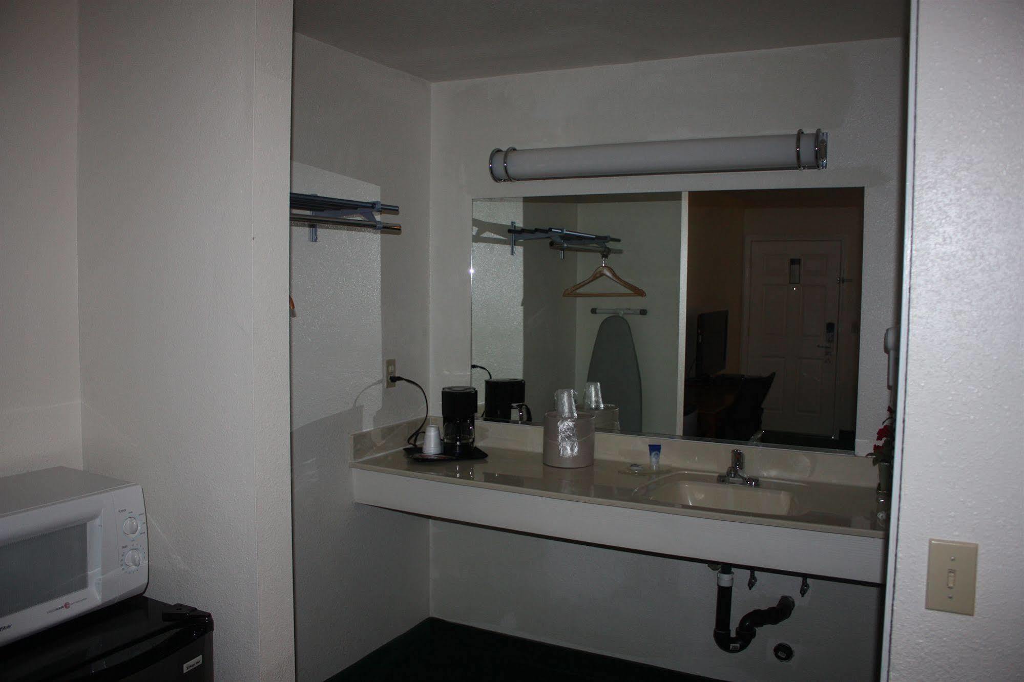 Value Inn & Suites レディング エクステリア 写真